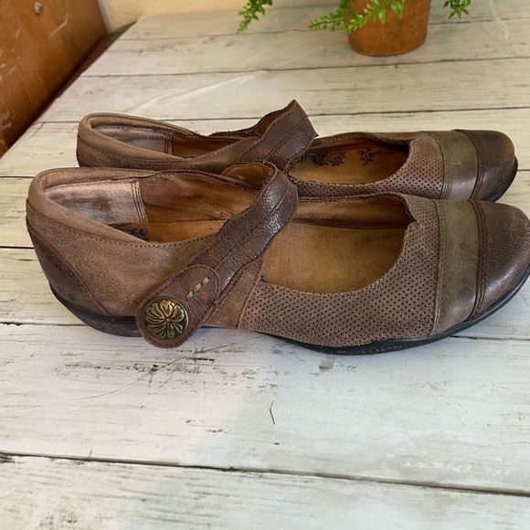 Taos Size 9 Brown Patch MaryJane Shoes - Picture 1 of 8